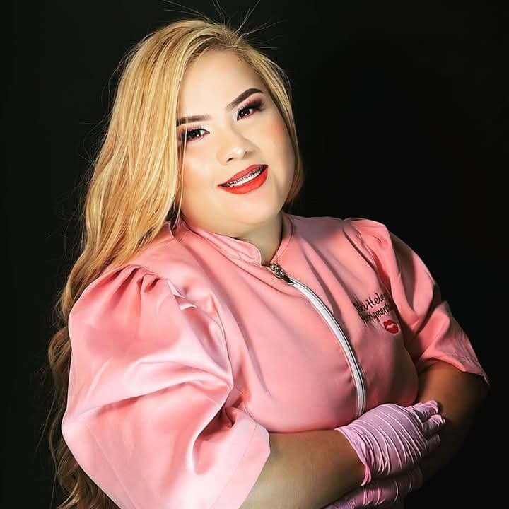 Helena cabeleireira gordelicia de S. J. dos Pinhais vazou em foto e vídeo de quando era puta Manaus