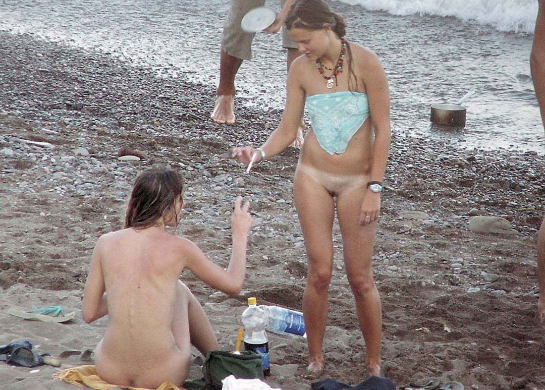 Bottomless Girls in Public 1