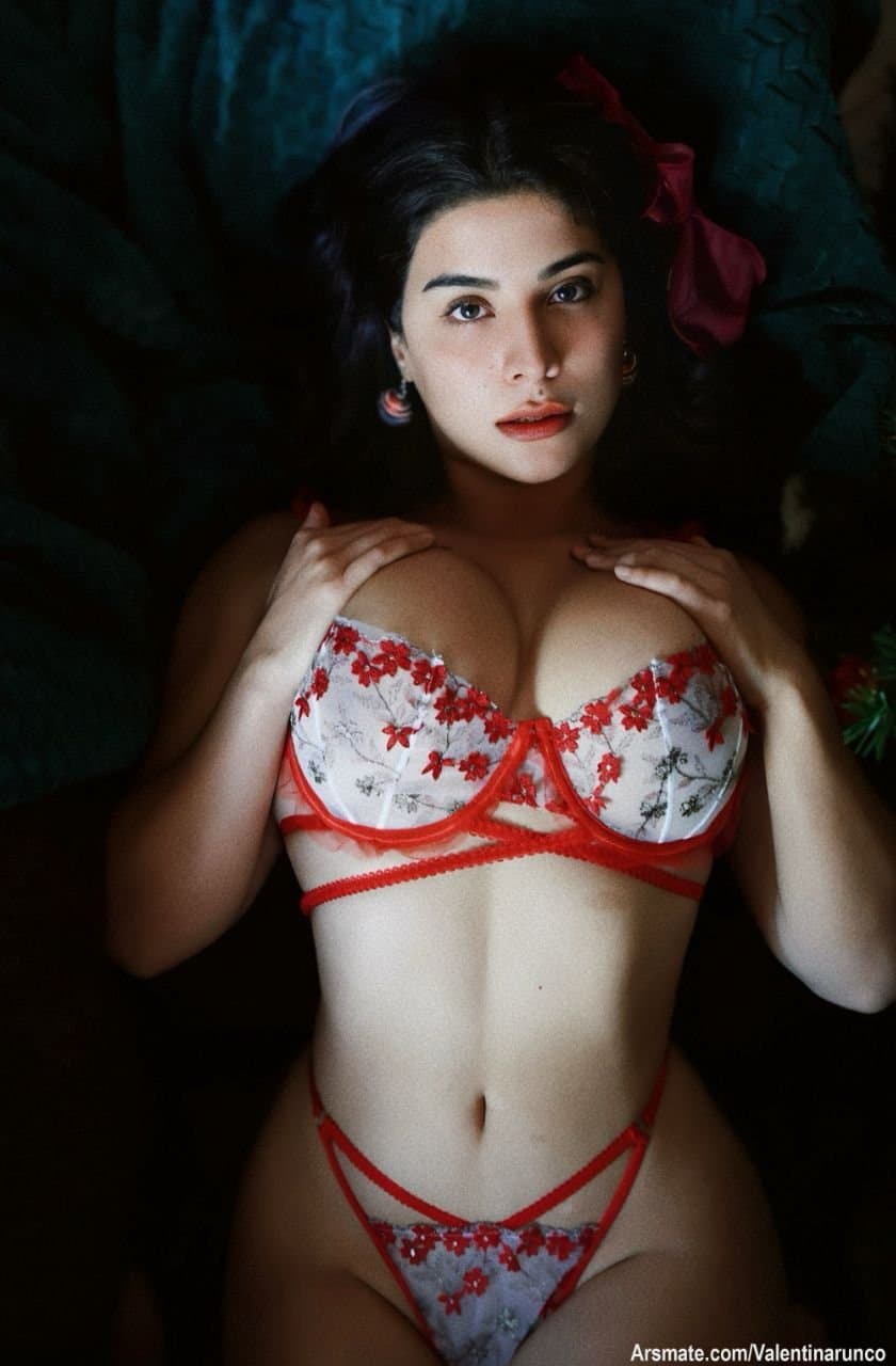 Click to view full size Valentina runco perra culona y de grandes tetas