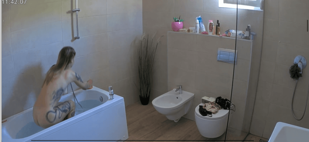 Nice tatooed yong girl