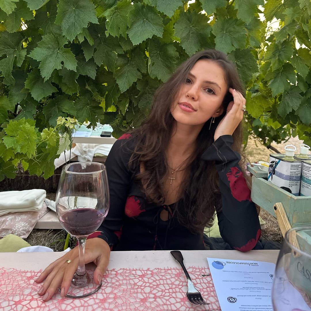 Jelena face made for skull fucking