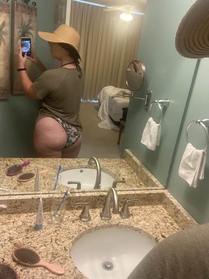 Chubby Slut Pawg Wife Nikki Shows Her Curves