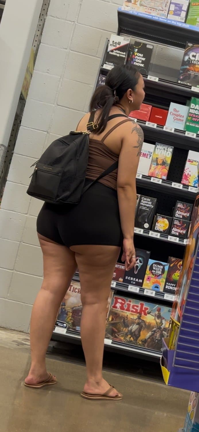 Thick Asian has a phatty