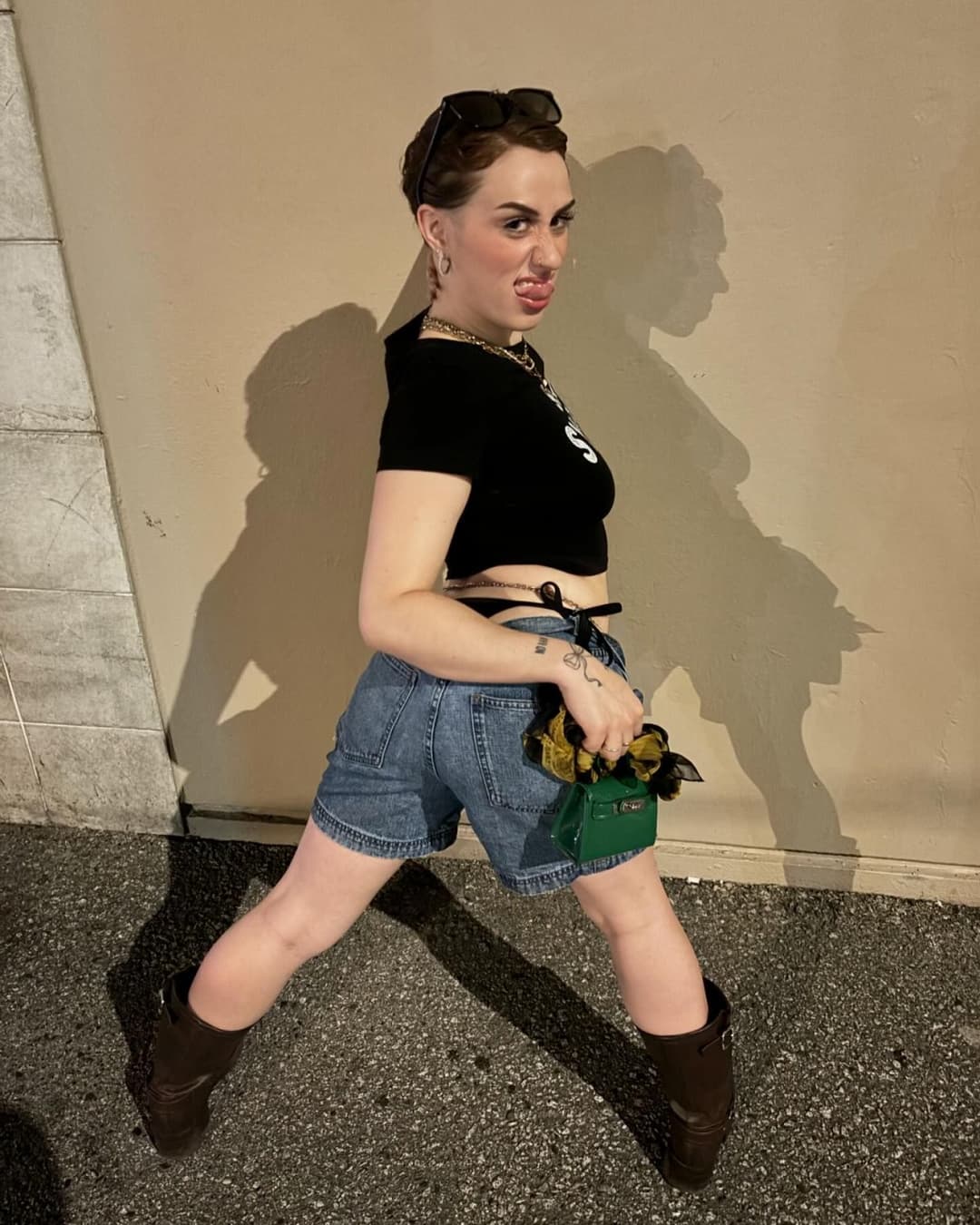 The wonderful slut Hailey Jade squirts in her shorts