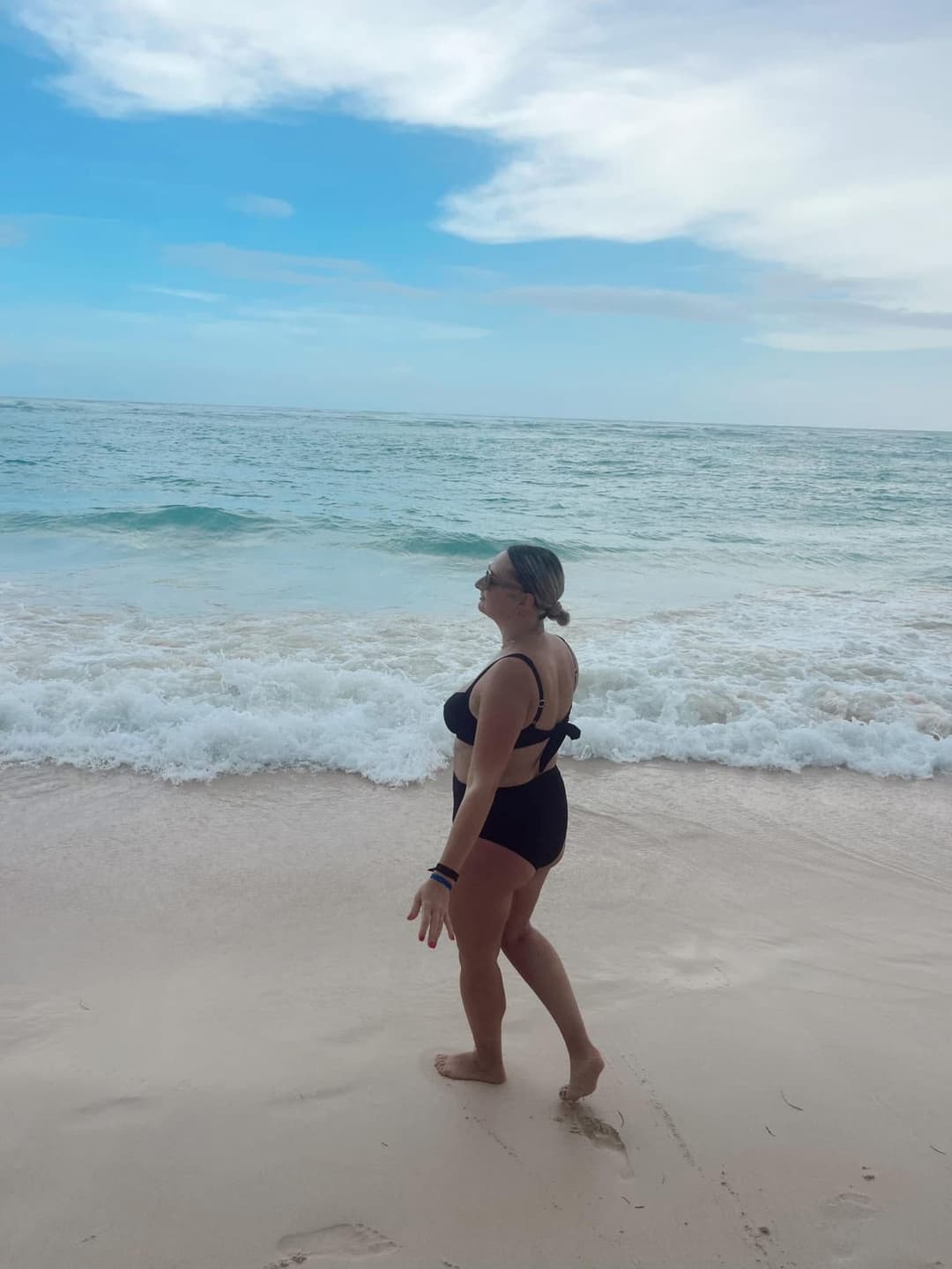 Would you rather fuck this hot milf or he hot college daughter? Repost Milf Like Daughter