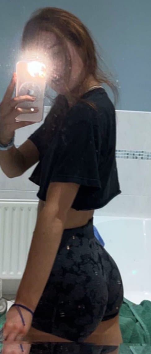 loser sent me his cousins pics “privately” go send them to him his kik:stephenward217 lol