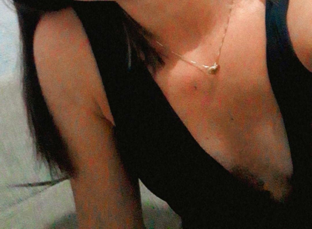 Mais uma que quer ser vazada pelo corno ,a espera de mais fotos dessa magrinha tesuda