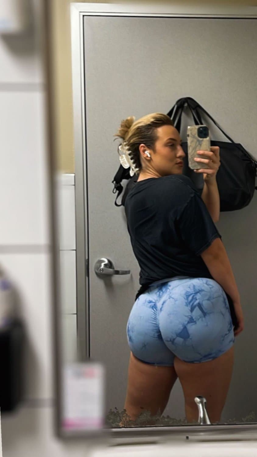 Thick curvy huge tits goddess