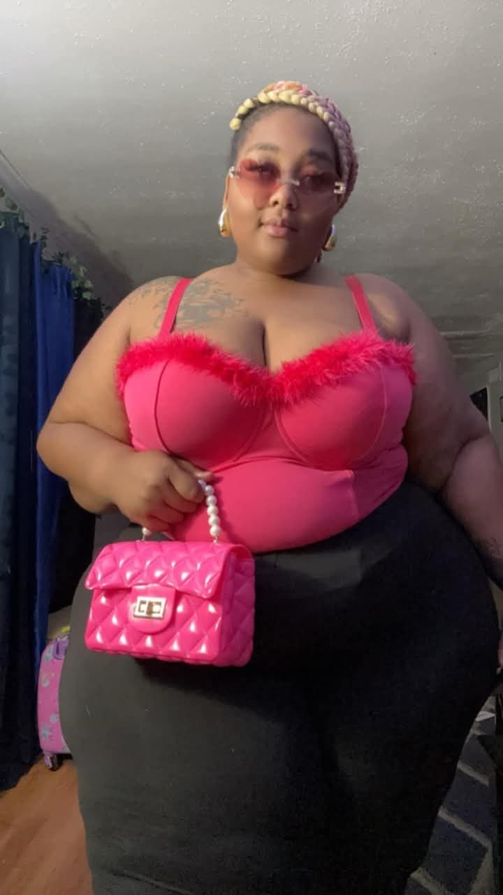 HUGE SSBBW SEXY ASS BOOTY