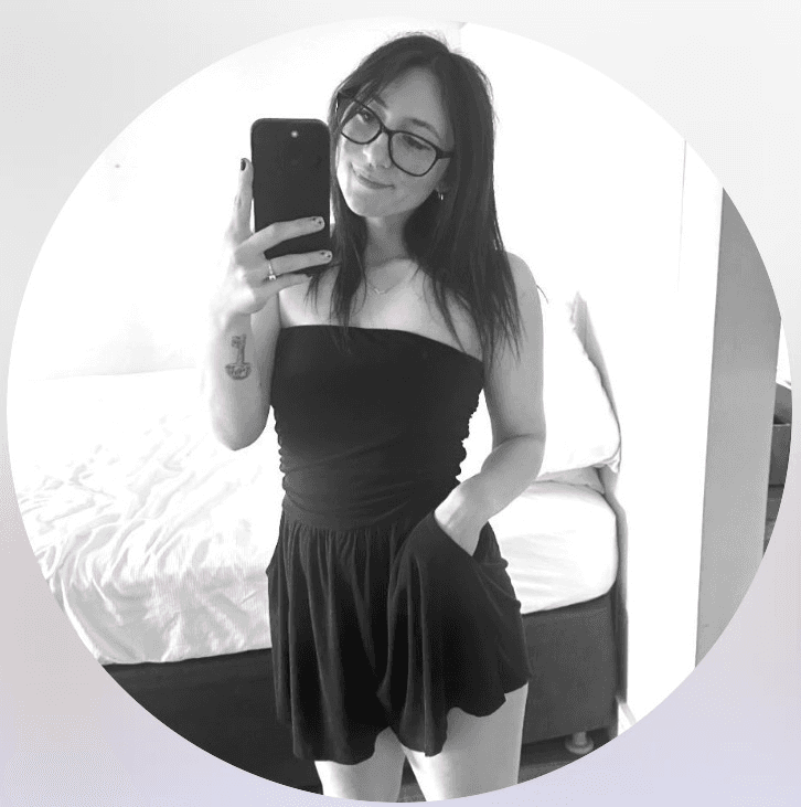 This 34 year old Milf cheated on her hubby for a 17 year old punk ass kid. What a stupid slut.??