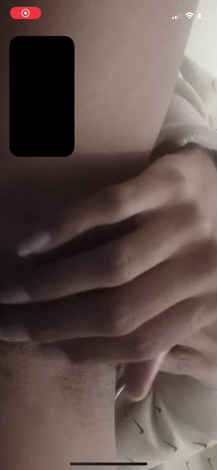 Pussy Flash on 1on1 Dm her for deals