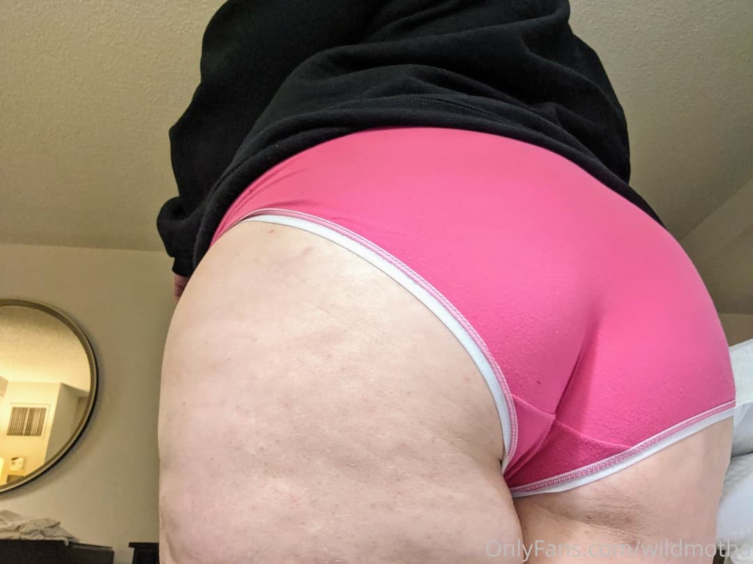 wildmotha - Long Beach, CA milf with milky tits