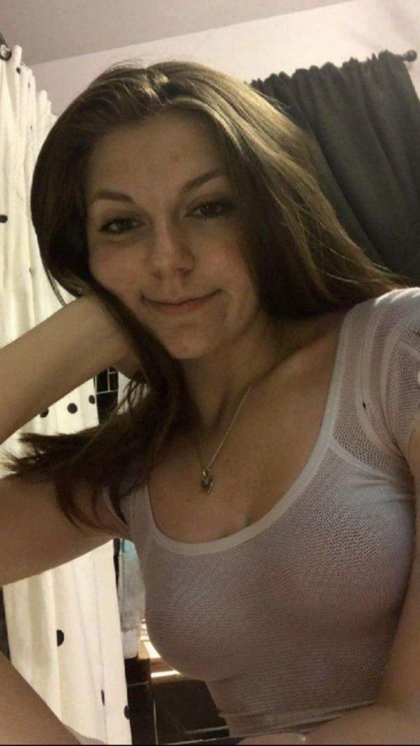 Cumslut Lena lost a bet and wanted to be fully ex̌posed