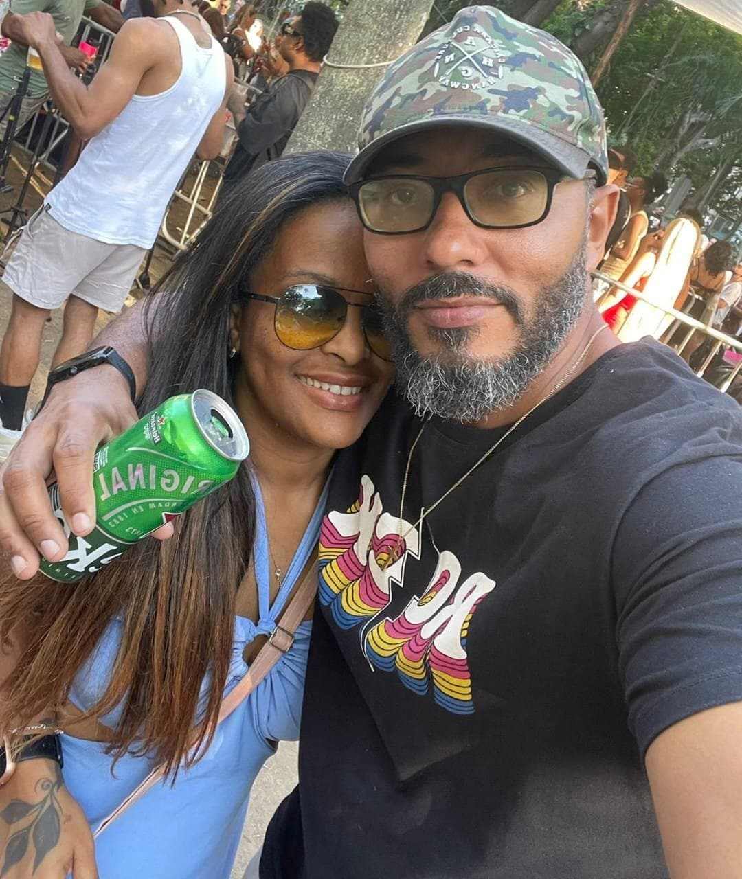 CORNO MANSO EXPOSTO POR CASADA QUE TRAIU - AMADOR TRAIÇÃO DE QUATRO PRETINHA DE QUATRO