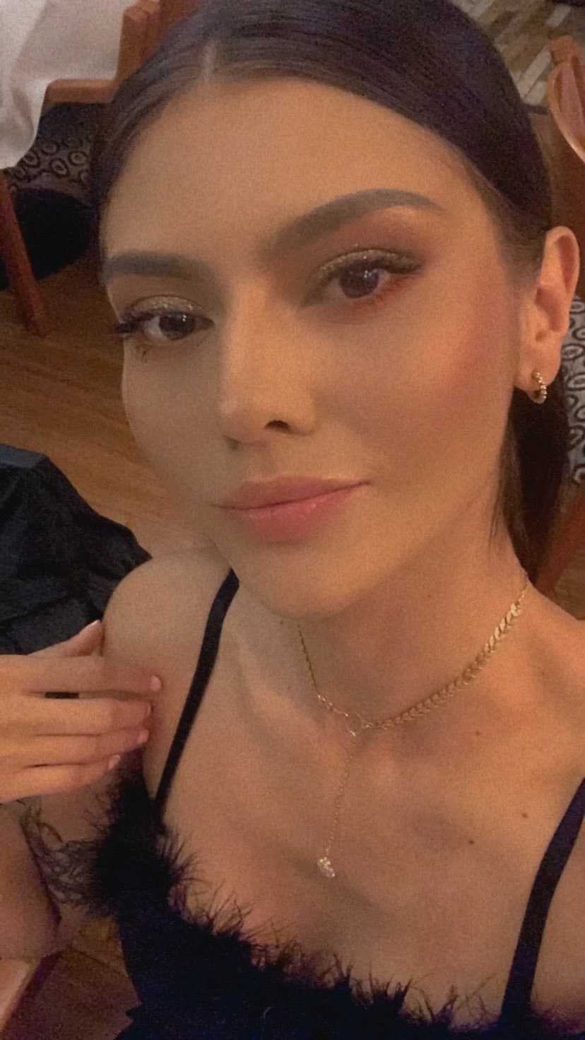 Supermodel goddess drinks sperm from 100 men