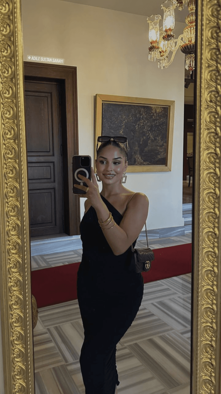 Kik cheater. Ask Layla how good was the last cock that she sucked (her bestie’s bf’s cock)