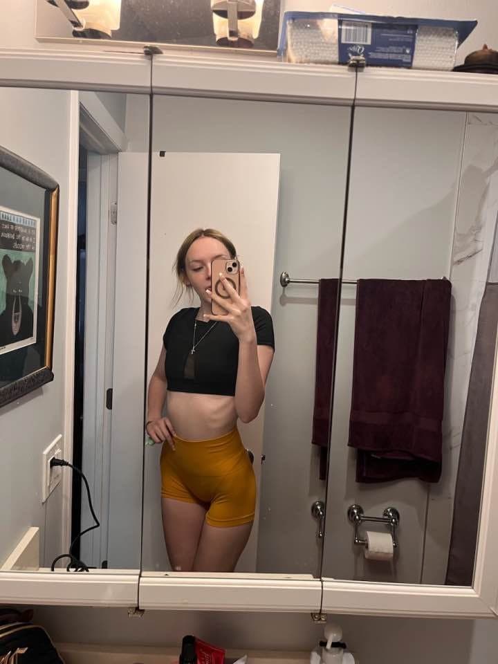 Click to view full size Jessica, 19 FL, wears a cross, so cum across her religiously