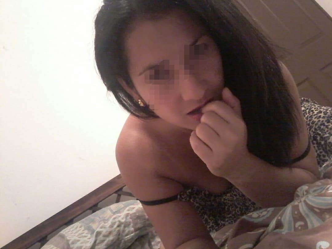 Madura culona tica con 2 amigos de la hija