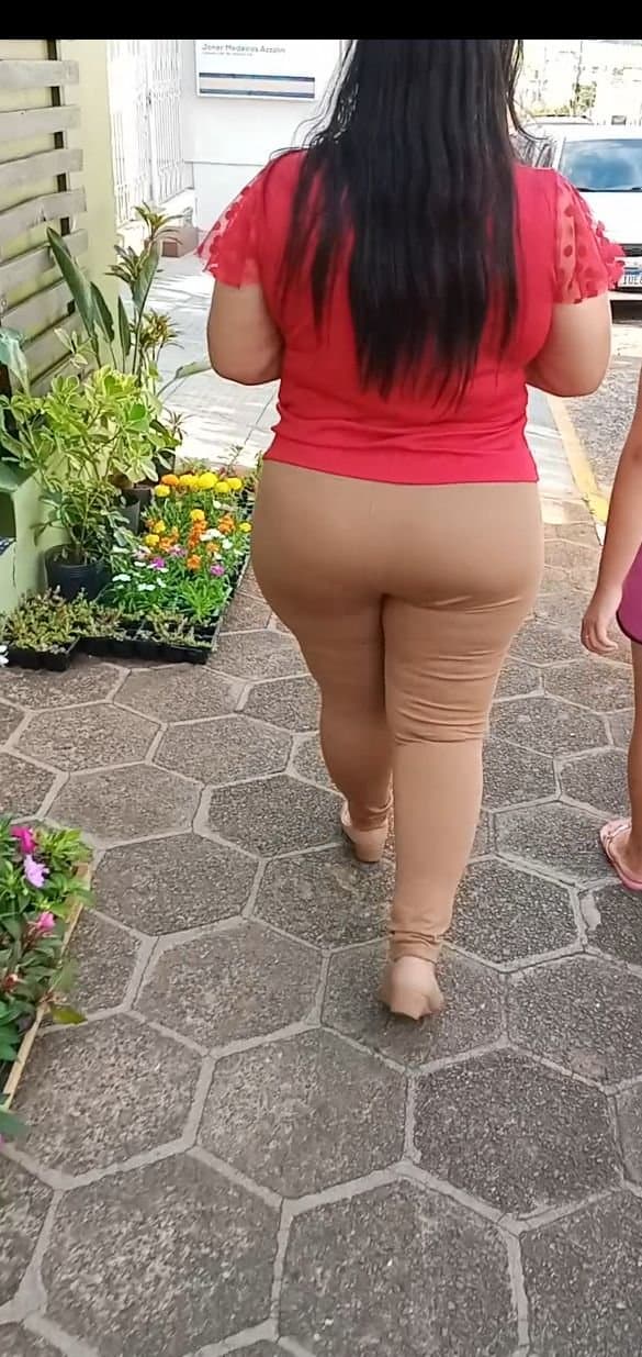 Pena que a bateria acabou bem na hora, o que vocês acham que merece esse cuzao gigante dessa coroa?