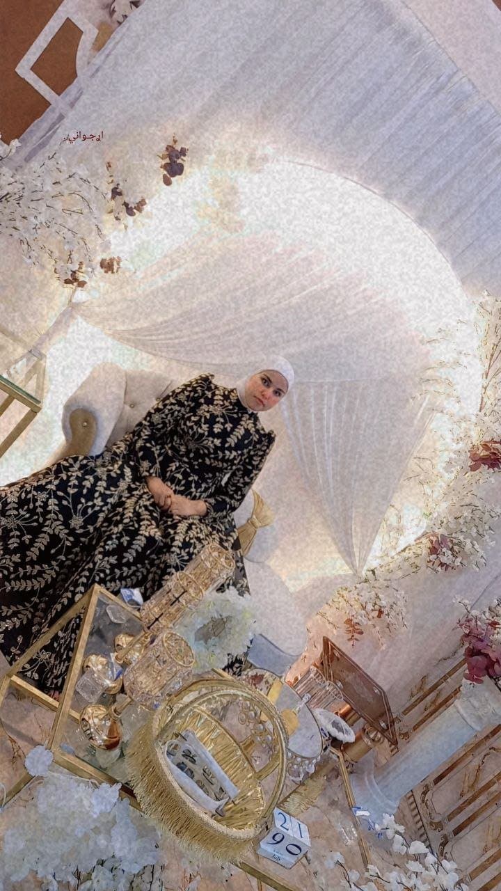 Arab girl with beautiful hijab and appetizing body???