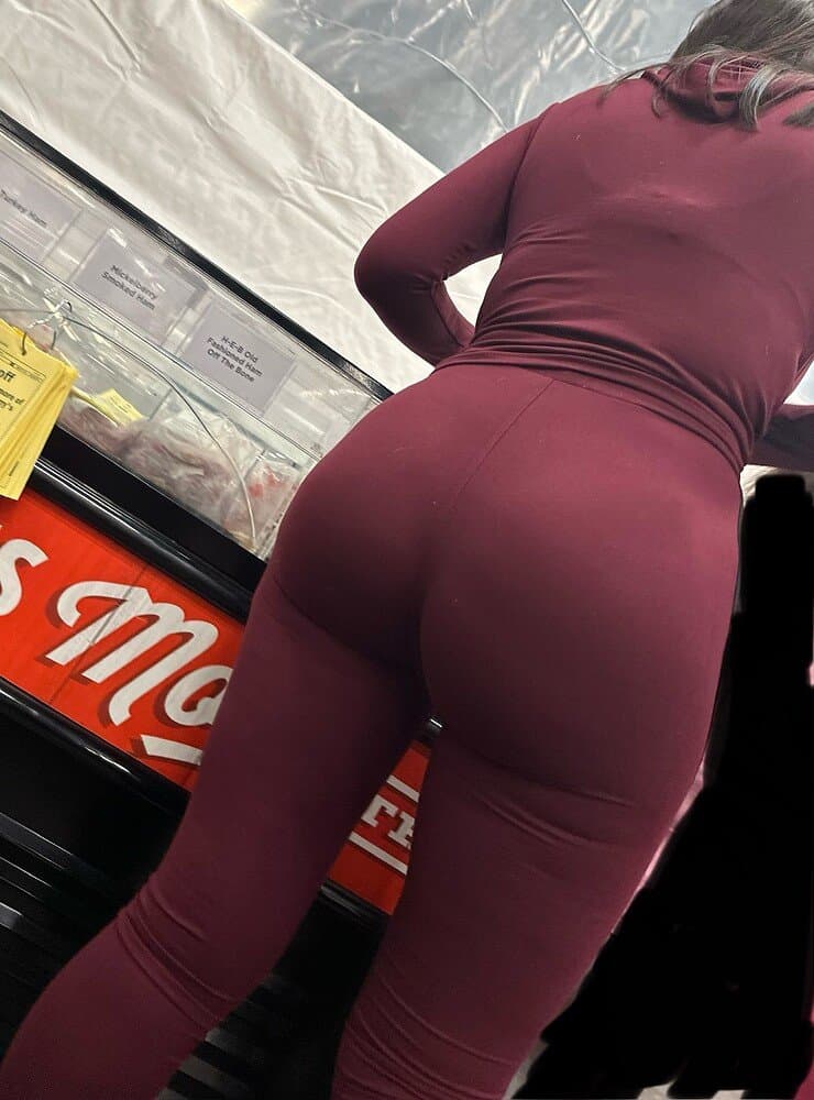 Latina milf mom with a nice ass on her creep shot at the store today