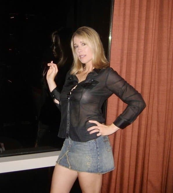 Slutty MILF Maria Opens Her Big Sloppy Cunt