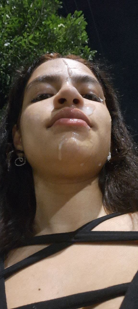 Tomou gozada na cara e saiu na rua com a cara cheia de porra