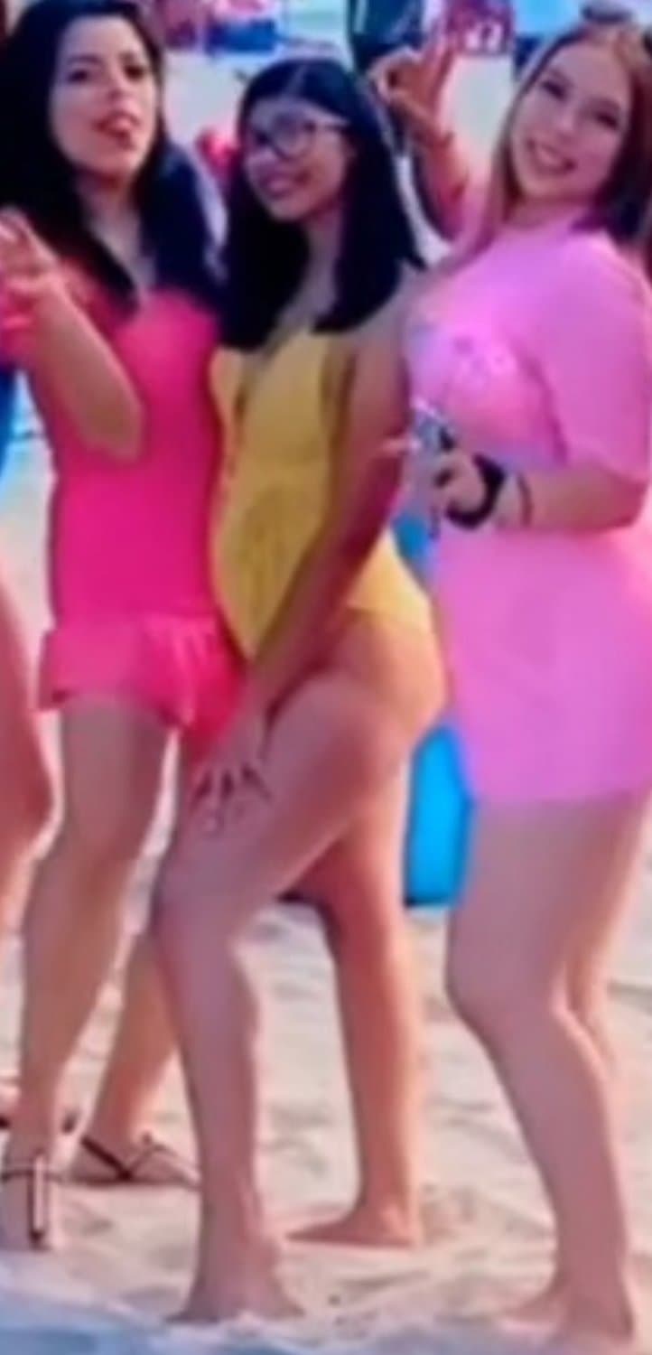 Click to view full size Bffs?❤️