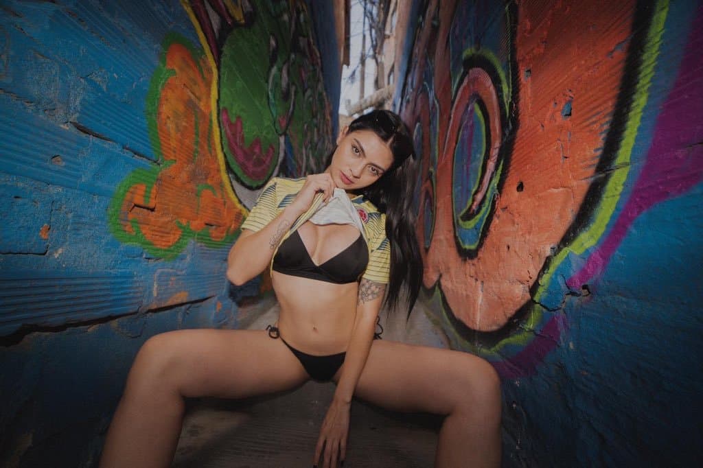 Supermodel goddess drinks sperm from 100 men