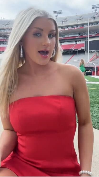 Sexy Sidney - Cheerslut humiliation