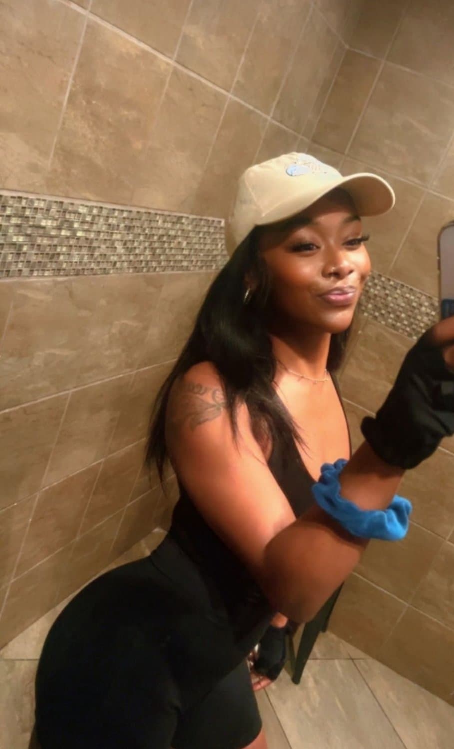 Slim dark-skinned  freak playin with pussy