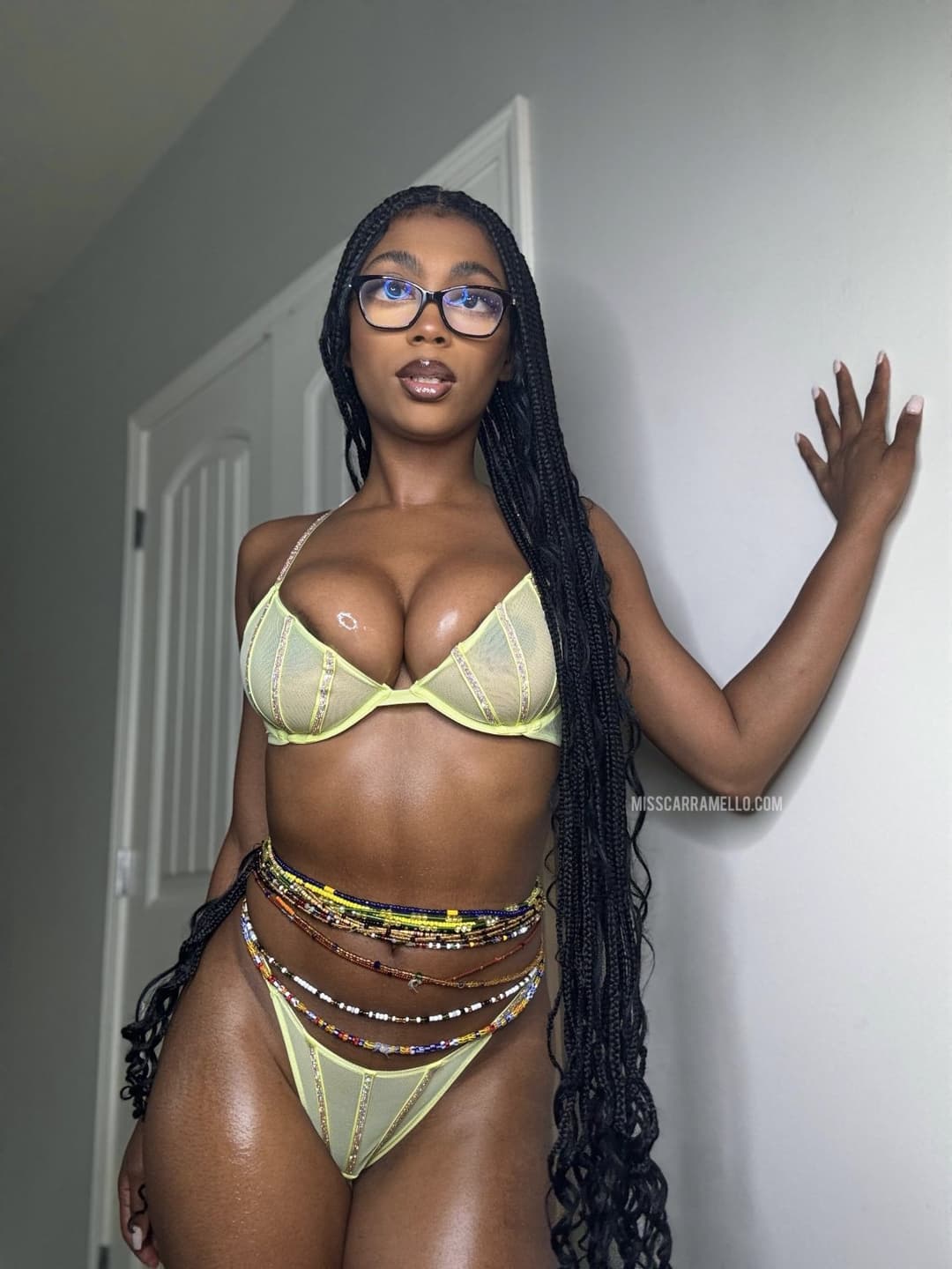 Sexy busty ebony ?