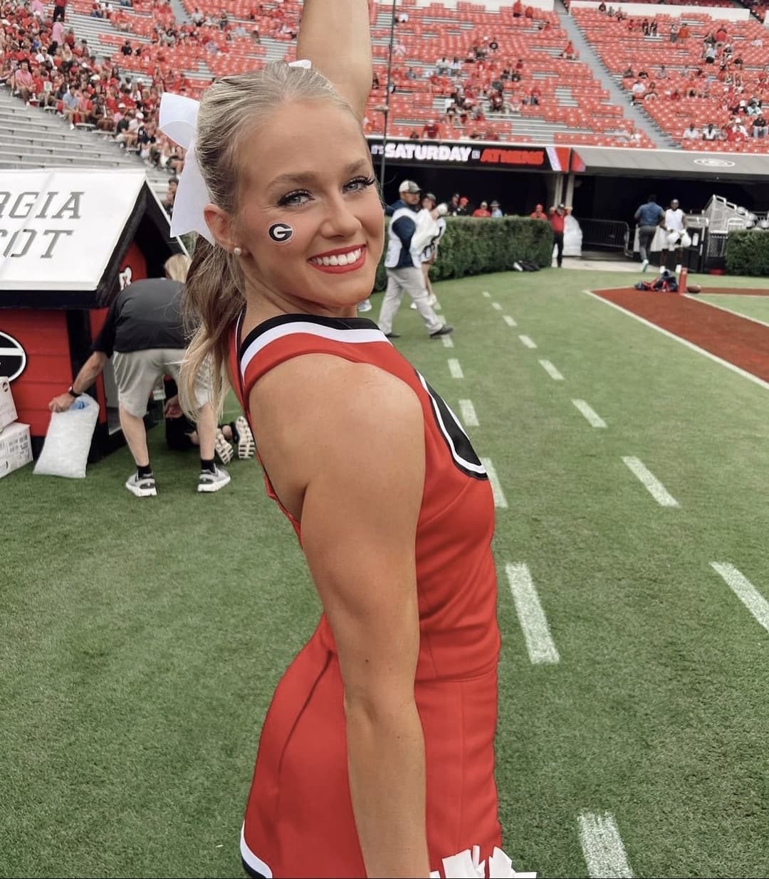 College cheerleader Zoe