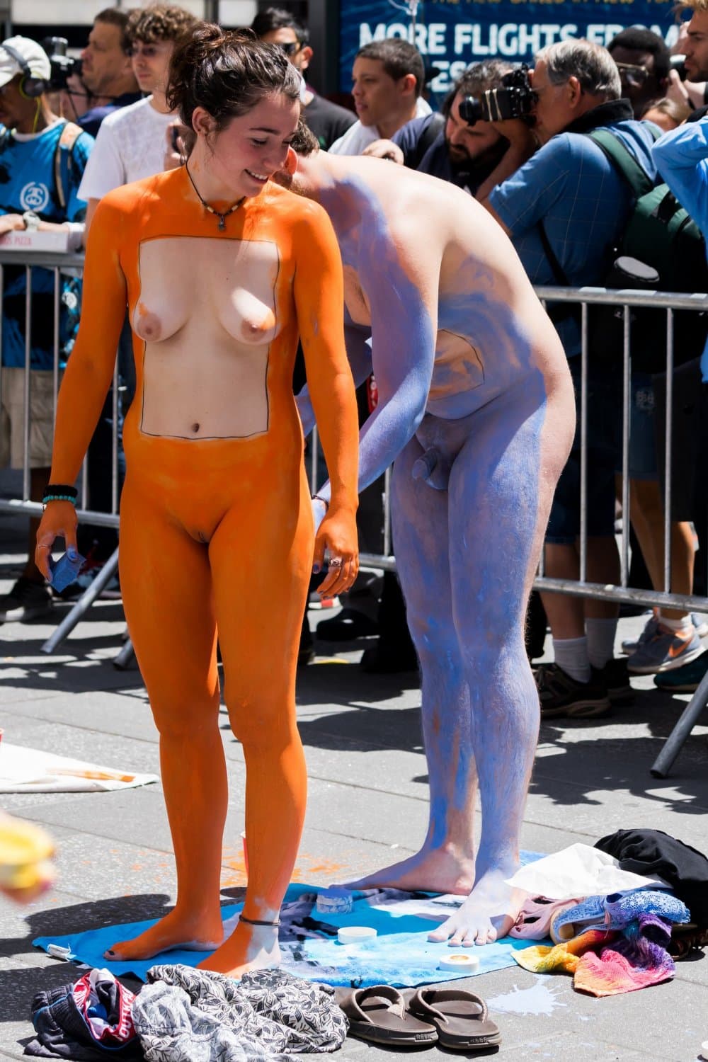 Pretty Nudist New Yorker Body Paint