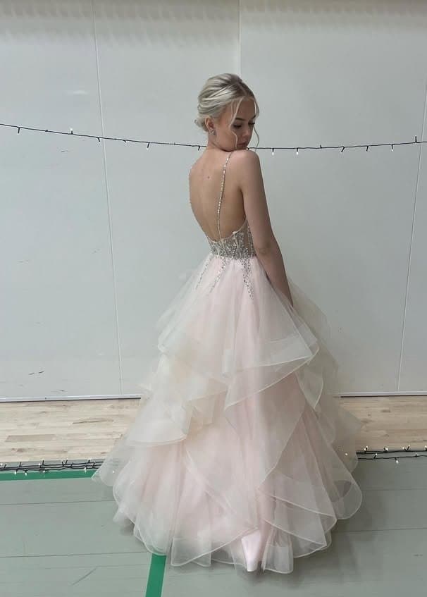 I found this one dude little sister go make him cry and scare on kik: honkka7