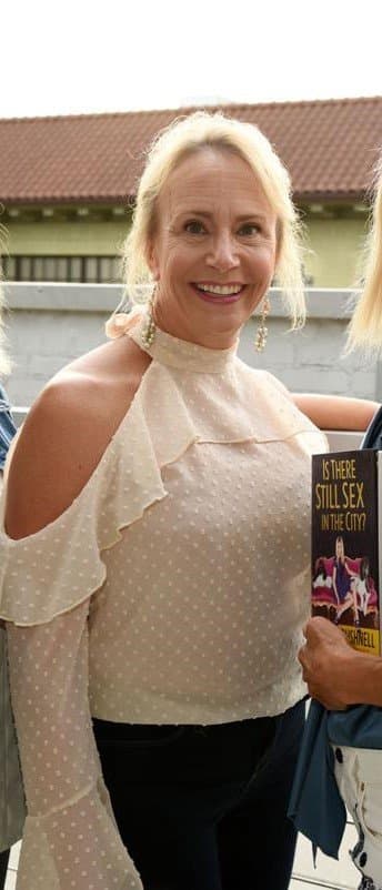 Lynn was happy to add her pussy to the collection of pussies guys were filming at mardi gras