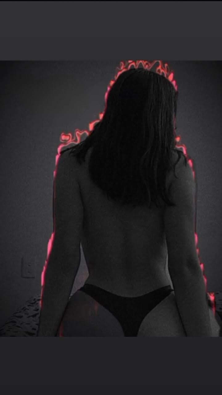 Novia de mi amigo me renvia fotos suyas a escondidas de su novio.