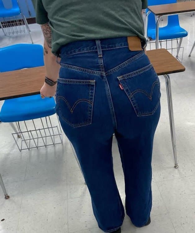 Sexy thicc ass teacher in jeans squatting & bending over