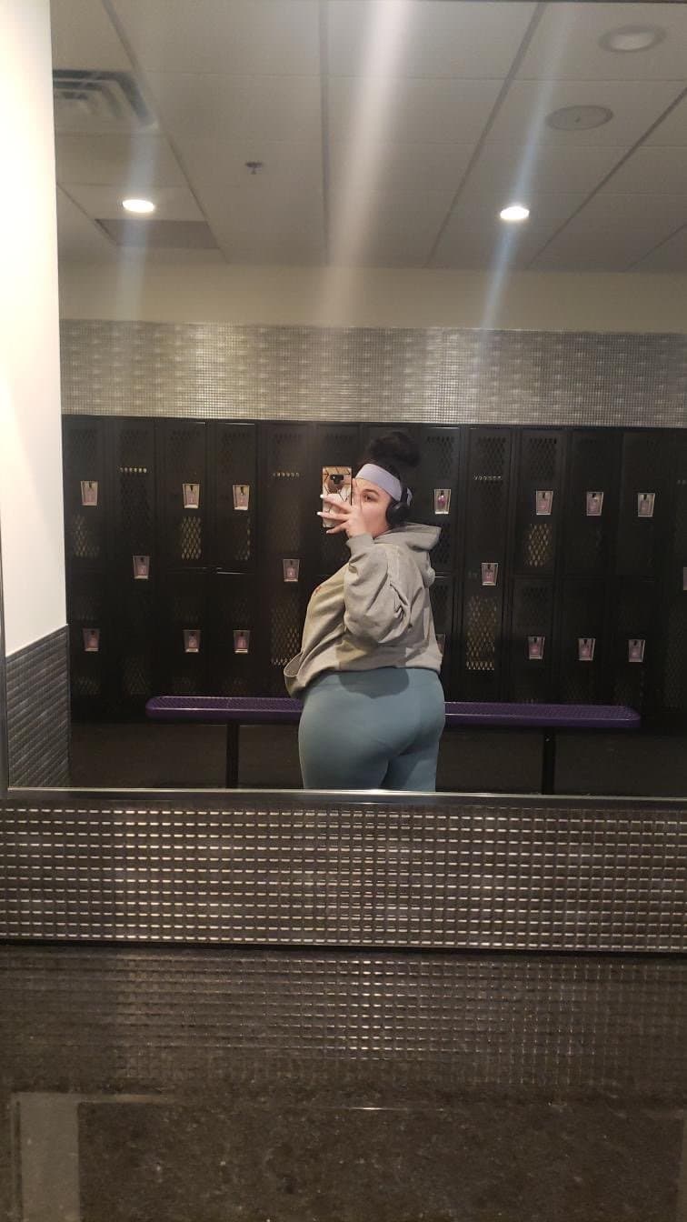 Exposing 19yo Kendal twerking naked