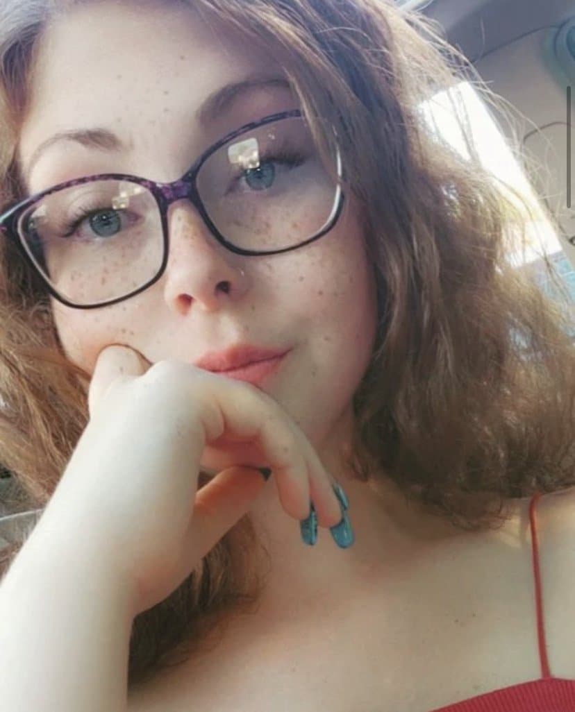 Ignorant slut with huge tits invited me over to smoke a blunt and fuck