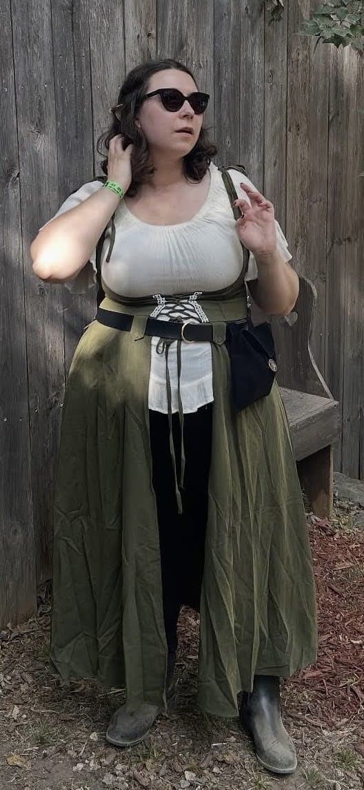 Sexy big tits irl sprayed at the ren faire