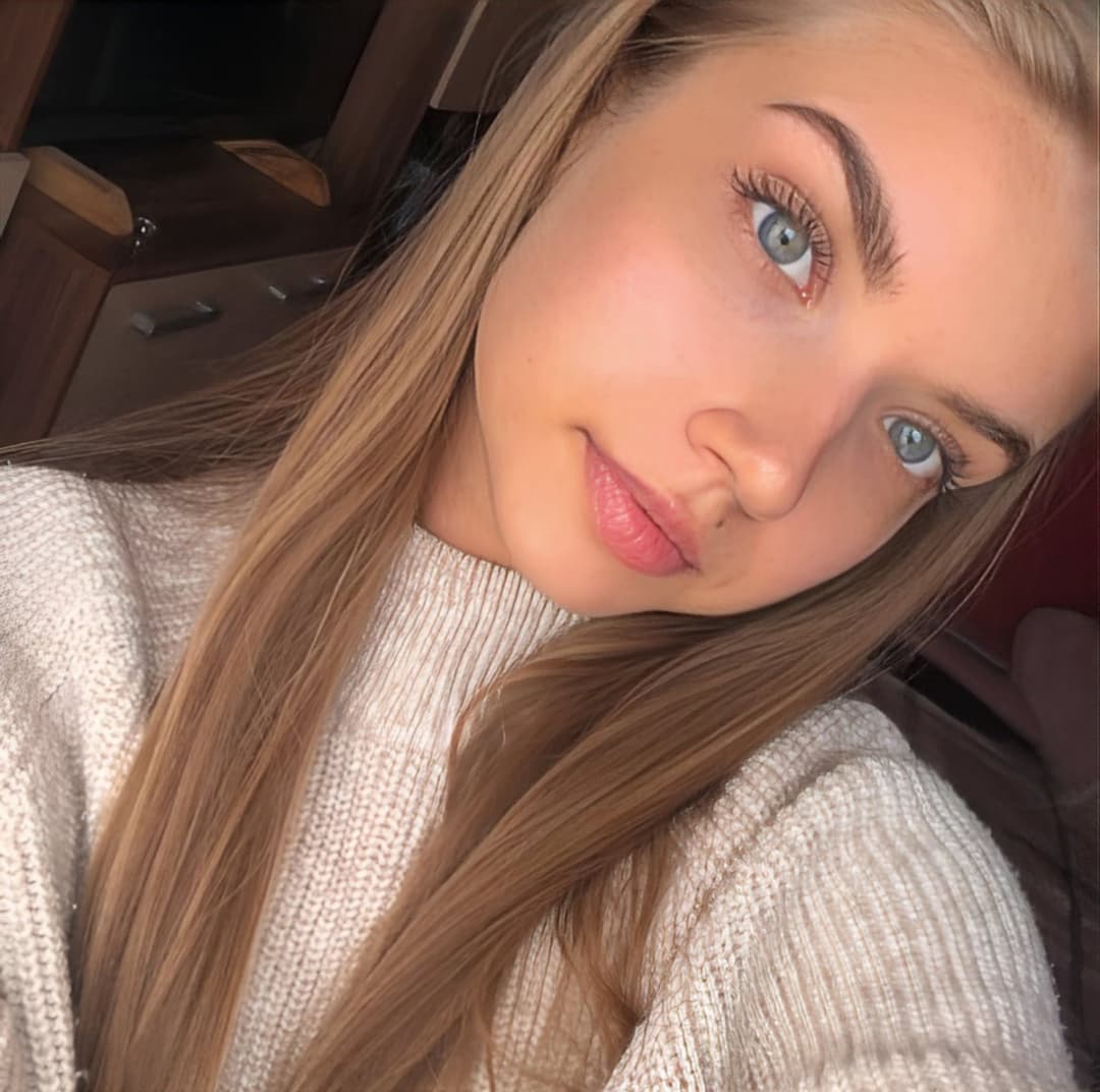 [kik]shsjebbd fuck my petite ex girl while I jerk my cock watching her I wanna see what She could do