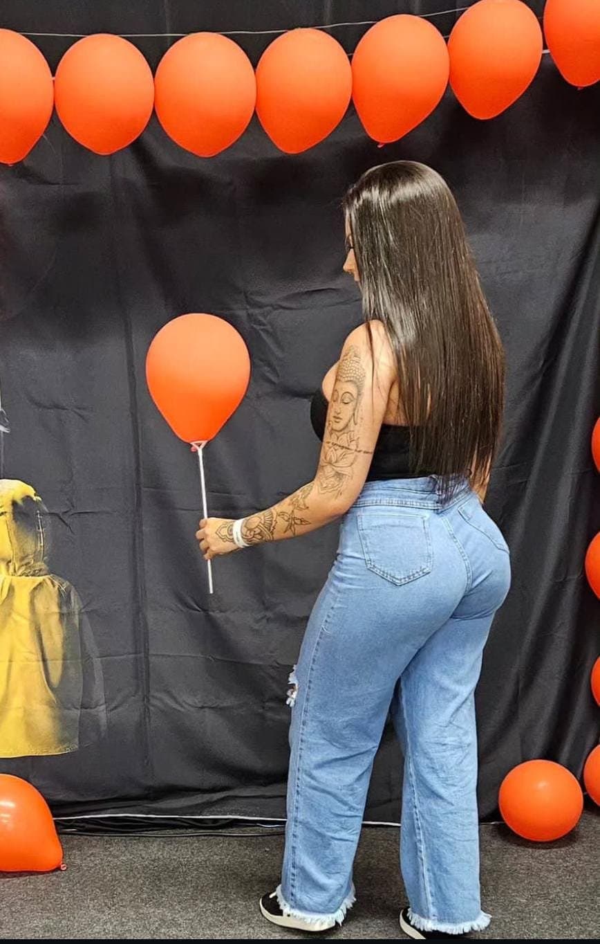 Candids flagra da Super rabuda streamer @caahlmeiida na horror expo 2023