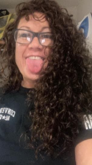 100%REAL. PEEERFECT MATURE MILF MOM RIDES HER DILDO. THICK white women aresexy asf