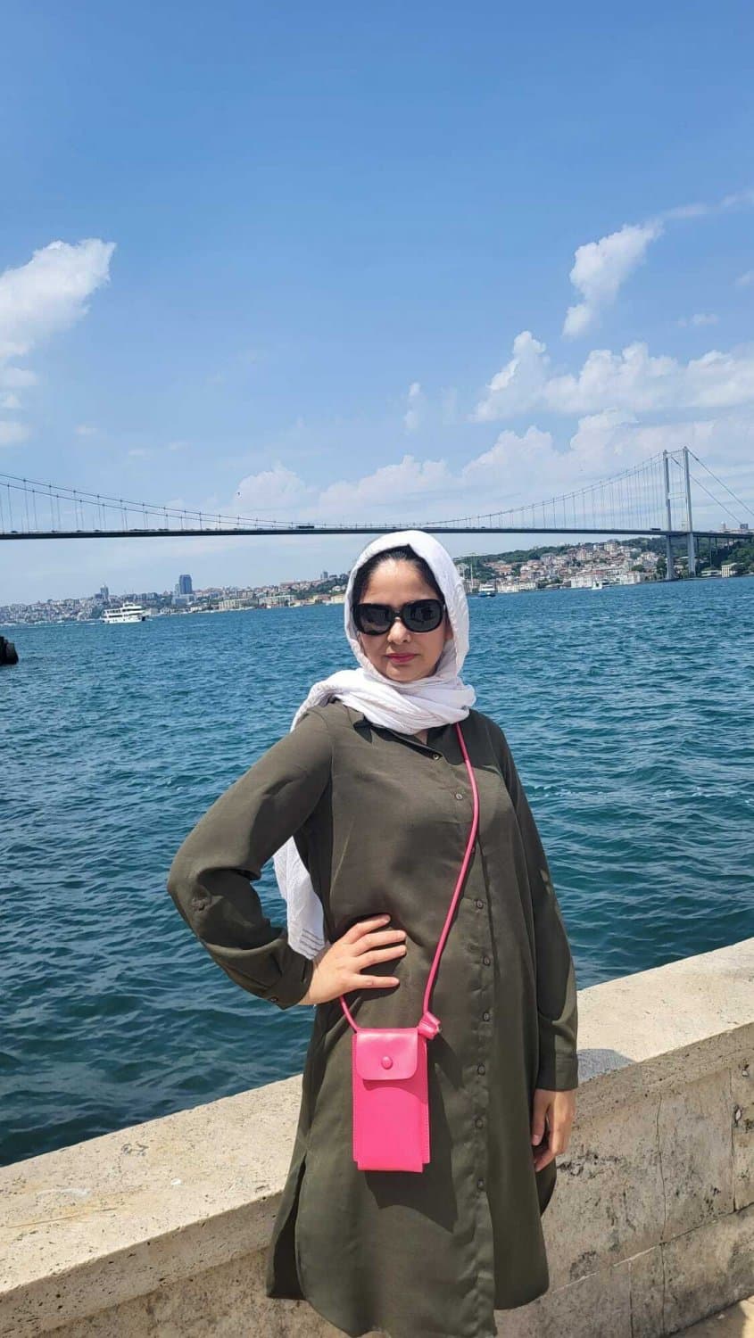 Sexy hijabi slut aunty