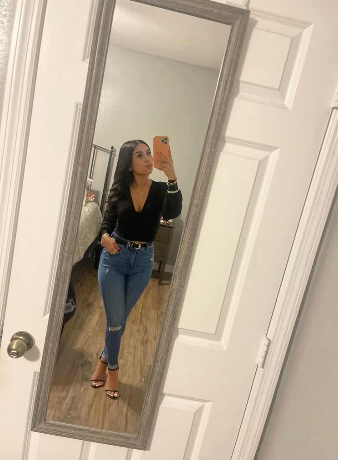 Anyone down to trib lil sexy Latina for me (preferably jerk and cum Trib)