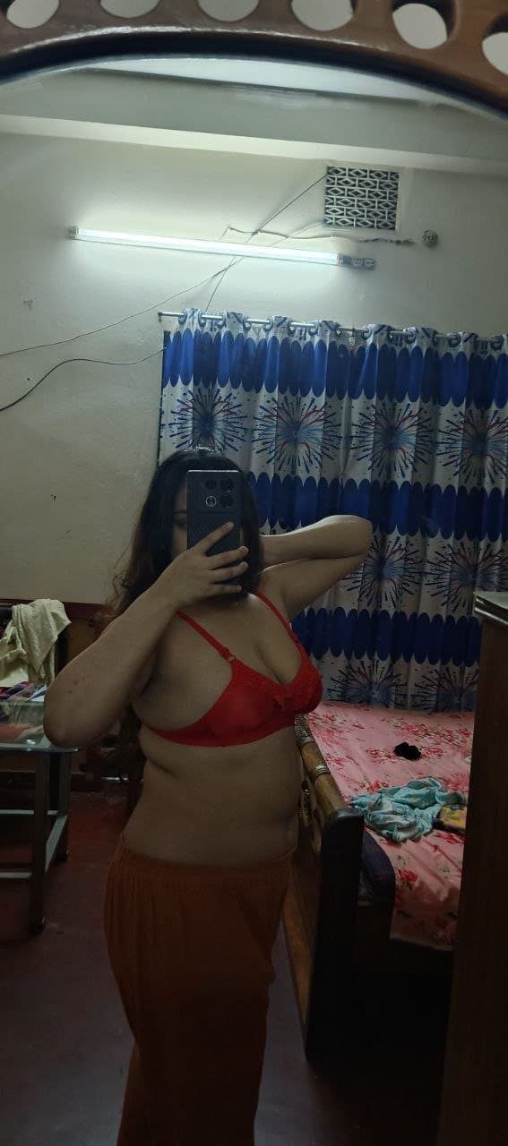 sexy Indian figure Hijab cute and sexy face giving blowjob and getting fucked leaked pics