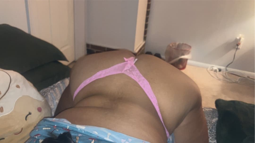 Fat booty Latina milf mommy with a fat pussy.