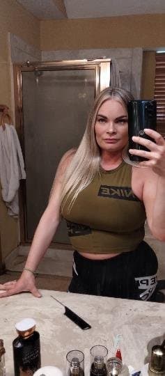 Lacy Springs Green Eyes Busty Milf