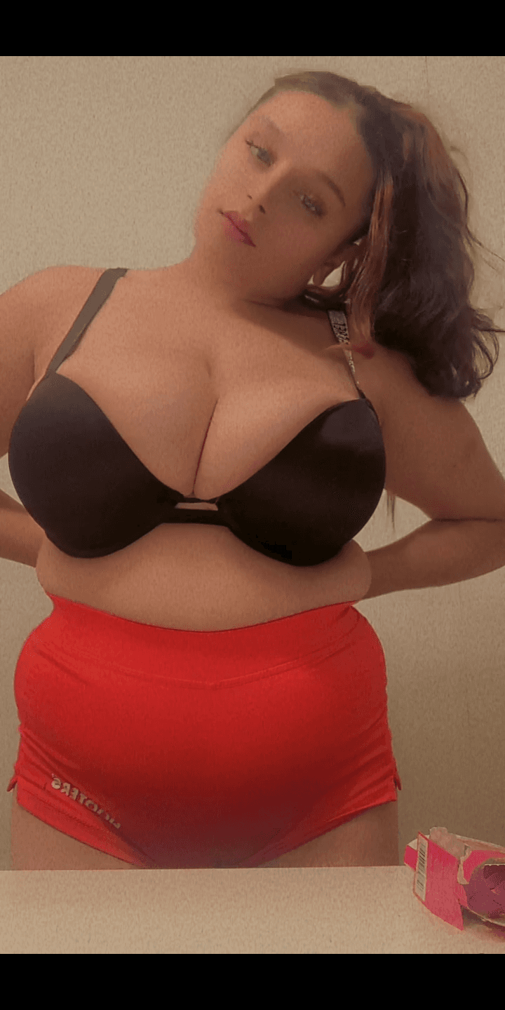 Click to view full size Hooters girl learns her tits are her breadwinners. Arab big tits sucks BBC